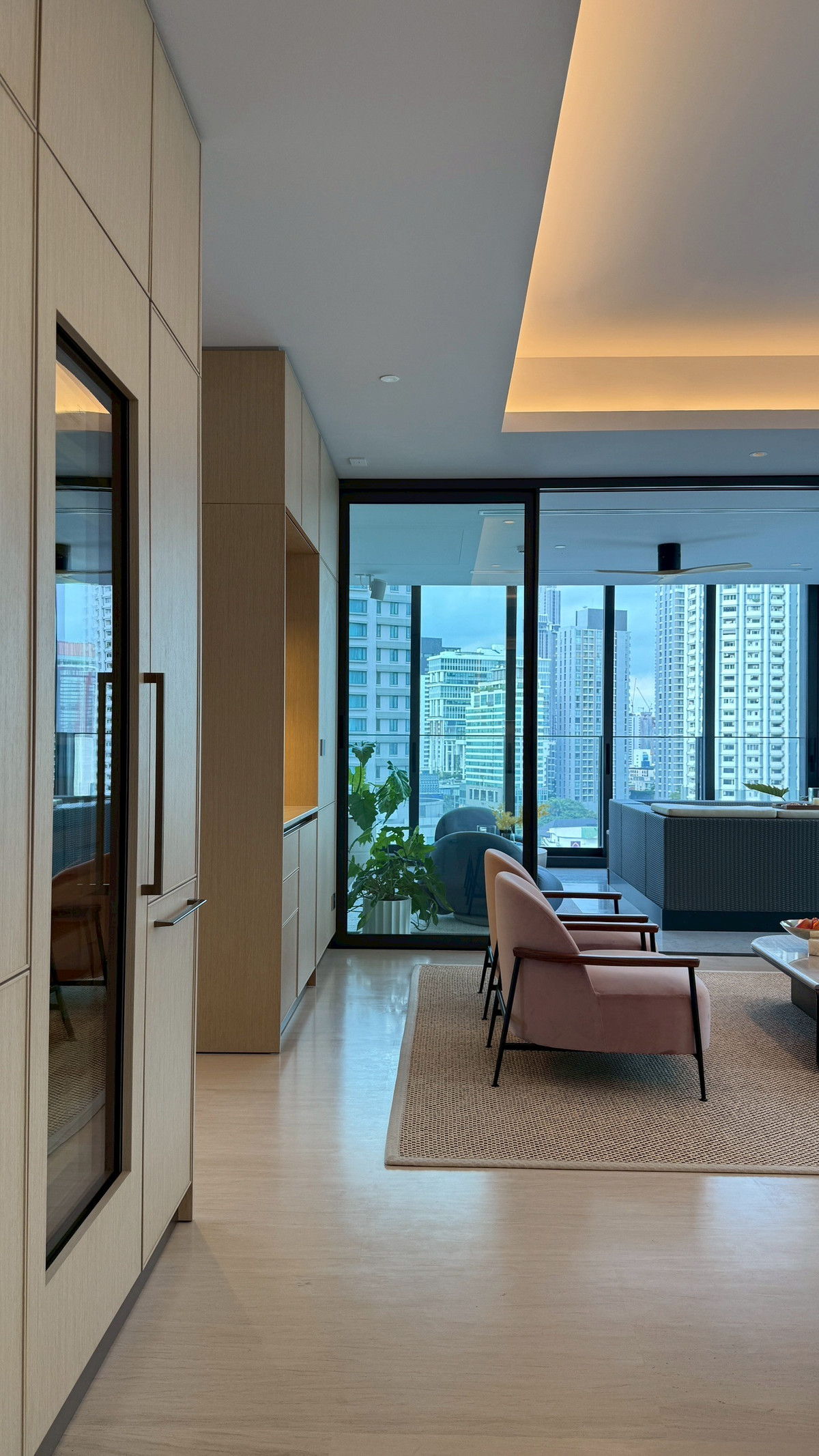 ♢ Exclusive Penthouse ♢ ชั้น 25+ | ขนาดพื้นที่ใช้สอย 415.00 ตร.ม. | ห้องนอน 4 ห้องน้ำ 4 | ติดถนนสุขุมวิทและ BTS ทองหล่อในระยะ 0 เมตร Loading...