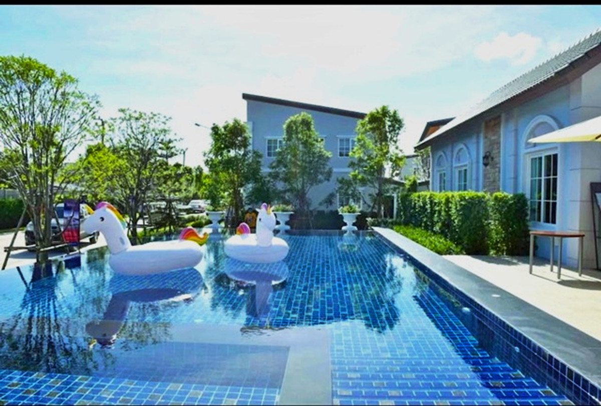 BTS ตลาดพลู 4.5 กม. รร.วัดโพธิ์ทอง 500 ม.ตลาดโอ๋เอ๋ 1.9 กม.เช่า ทาวน์เฮาส์ 2 ชั้น สุขสวัสดิ์ 30 หลังหัวมุม จัดเต็มเฟอร์ฯ 3 นอน 2 น้ำ Loading...