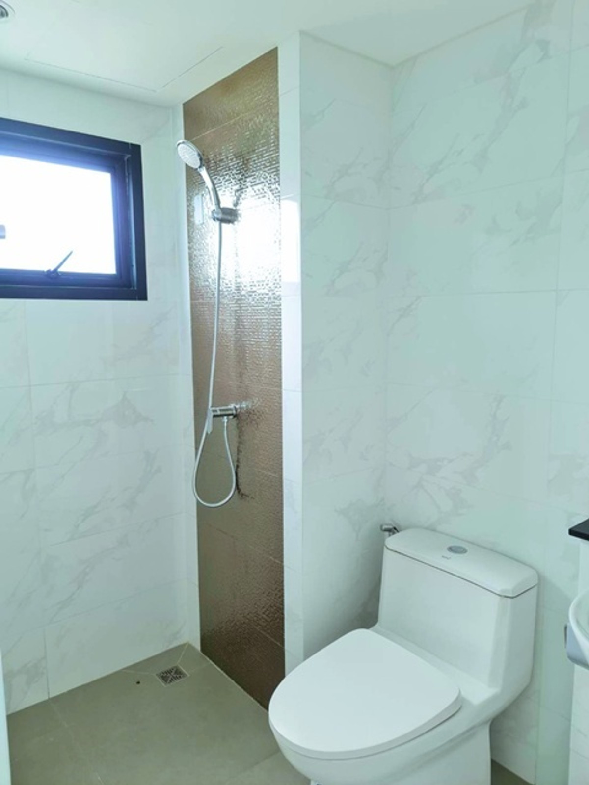 MRT ศรีนุช 1.32 กม. โชว์รูม คลีนิค ให้เช่าอาคารพาณิชย์ 4.5 ชั้นใหม่ 18 ตร.วา. 300 ตร.ม. 3 นอน 4 น้ำ ธัญญะ ช็อปปิ้ง พาร์ค 1.6 กม. Loading...