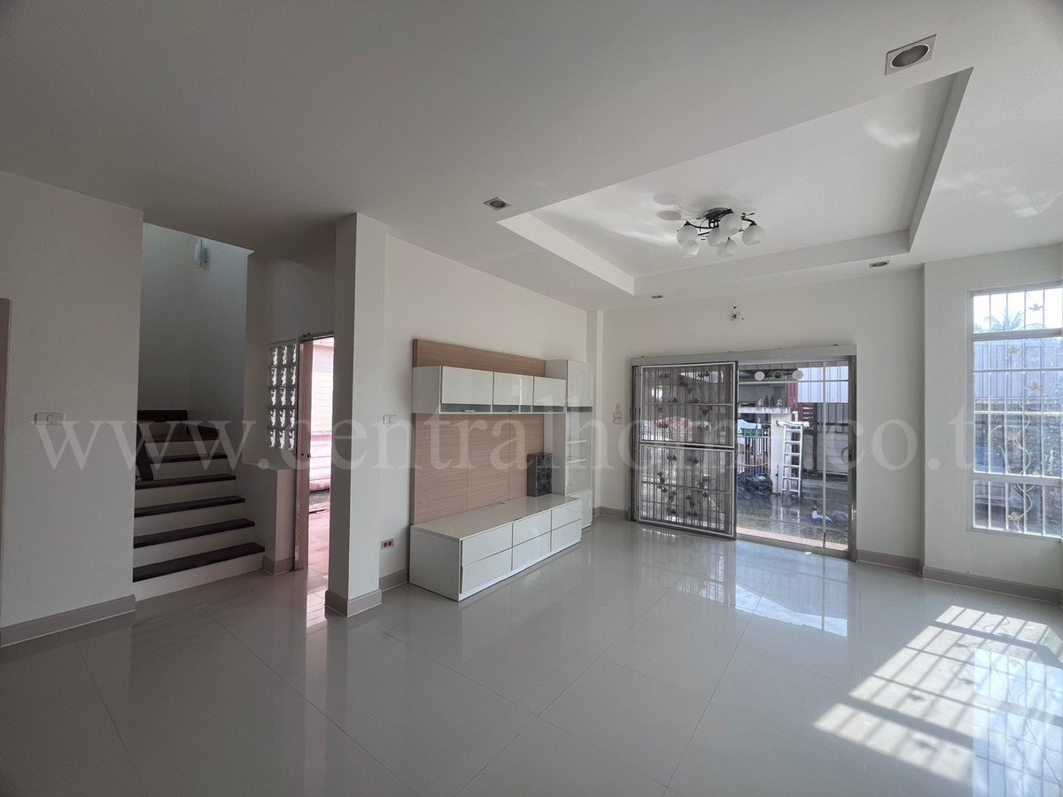 บ้านเดี่ยว ปภาวรินทร์ เดอะ กรีนเนอรี สามพราน สภาพดี พร้อมอยู่ Loading...