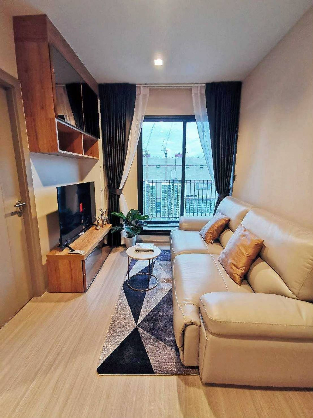 ✨🏙️ Condo for Rent – Life Asoke-Rama 9 ✨ Loading...