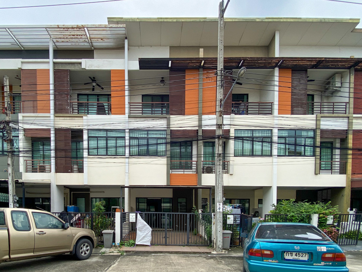 For SaleTownhomeThaphra, Talat Phlu, Wutthakat : Townhome on the main road ✨ Townhome Signature Kalapaphruek / 3 bedrooms (for sale), Sixnature Kalapaphruek / Townhome 3 Bedrooms (FOR SALE) BALL038