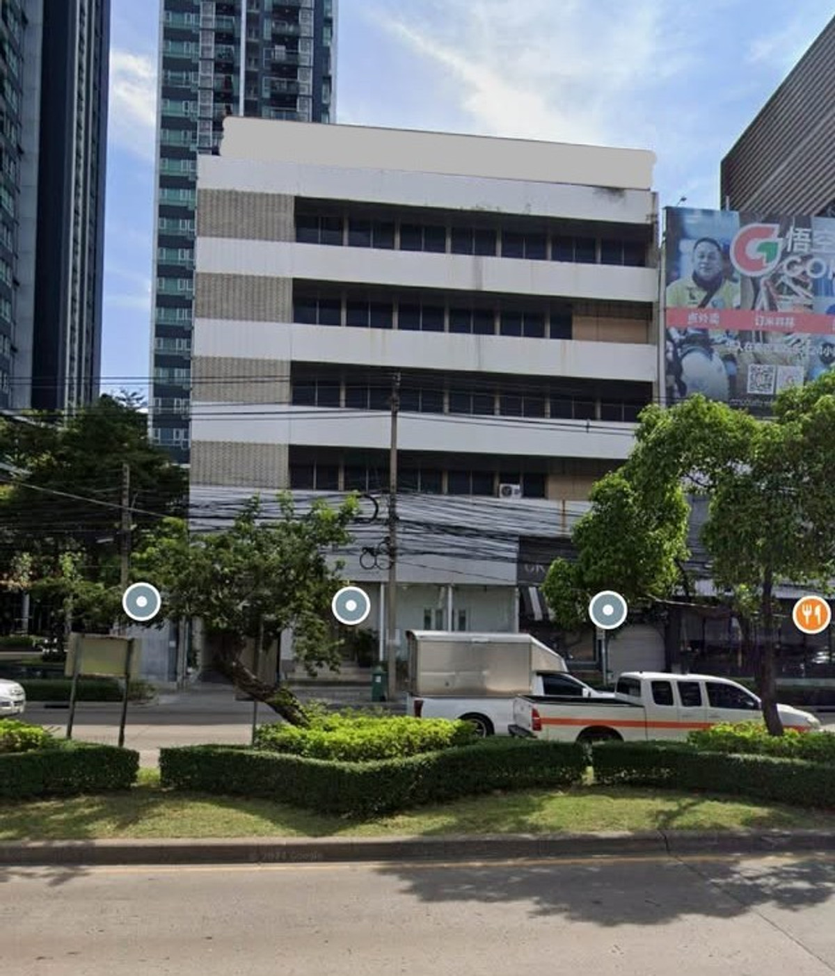 ปล่อยเช่า / ขาย 🏬 อาคาร 5 ชั้นครึ่ง + ดาดฟ้า ทำเลศักยภาพ 📍  ติดถนนรัชดา 📐️ พื้นที่ 1,800 ตรม มีลิฟท์  Loading...