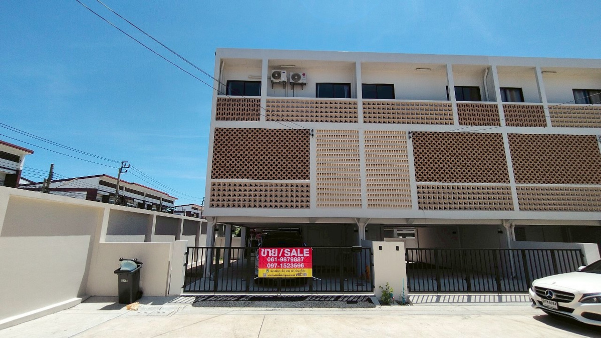 ขายทาวน์โฮมราษฎร์บูรณะ สุขสวัสดิ์ :  ขายด่วน! ทาวน์โฮม 3 ชั้น สวยพร้อมอยู่ “อวาน่า ประชาอุทิศ 90” หลังริม ใต้ถุนสูง โปร่ง โล่งสบาย พร้อมส่วนต่อเติมครบ!  💥 ราคาพิเศษสุด! ลดเหลือเพียง 2.65 ลบ. (จาก 2.85 ลบ.) ถูกกว่าโครงการ‼️ ราคานี้หาไม่ได้อีกแล้ว