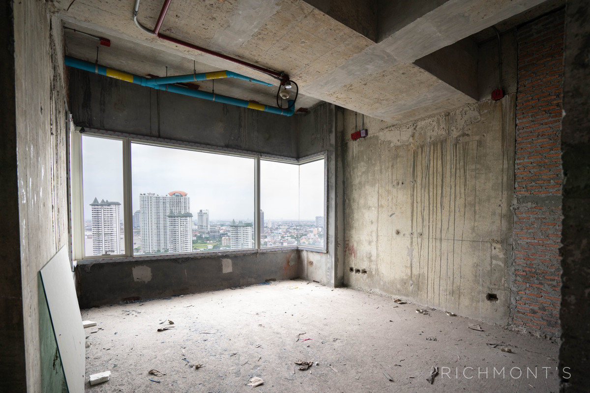 Watermark Chaophraya condo for Sale, penthouse Duplex Bare Shell unit Loading...