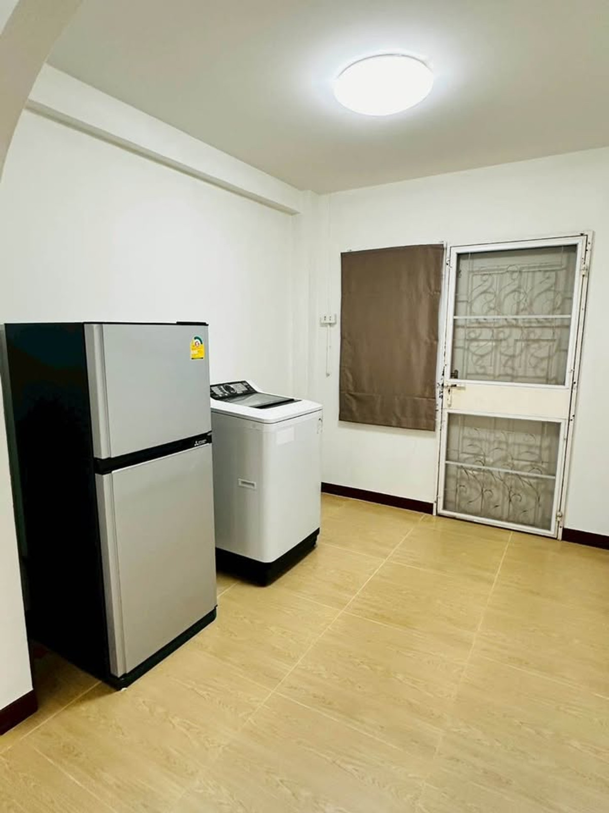 ทาวน์โฮมเสรีไทย-นิด้า : ขาย ให้เช่า ทาวโฮม สไตล์บ้านเดี่ยว 2ชั้นครึ่ง หลังมุม สวนสยาม เสรีไทย ใกล้มอเตอร์เวย์, แฟชั่นไอส์แลนด์