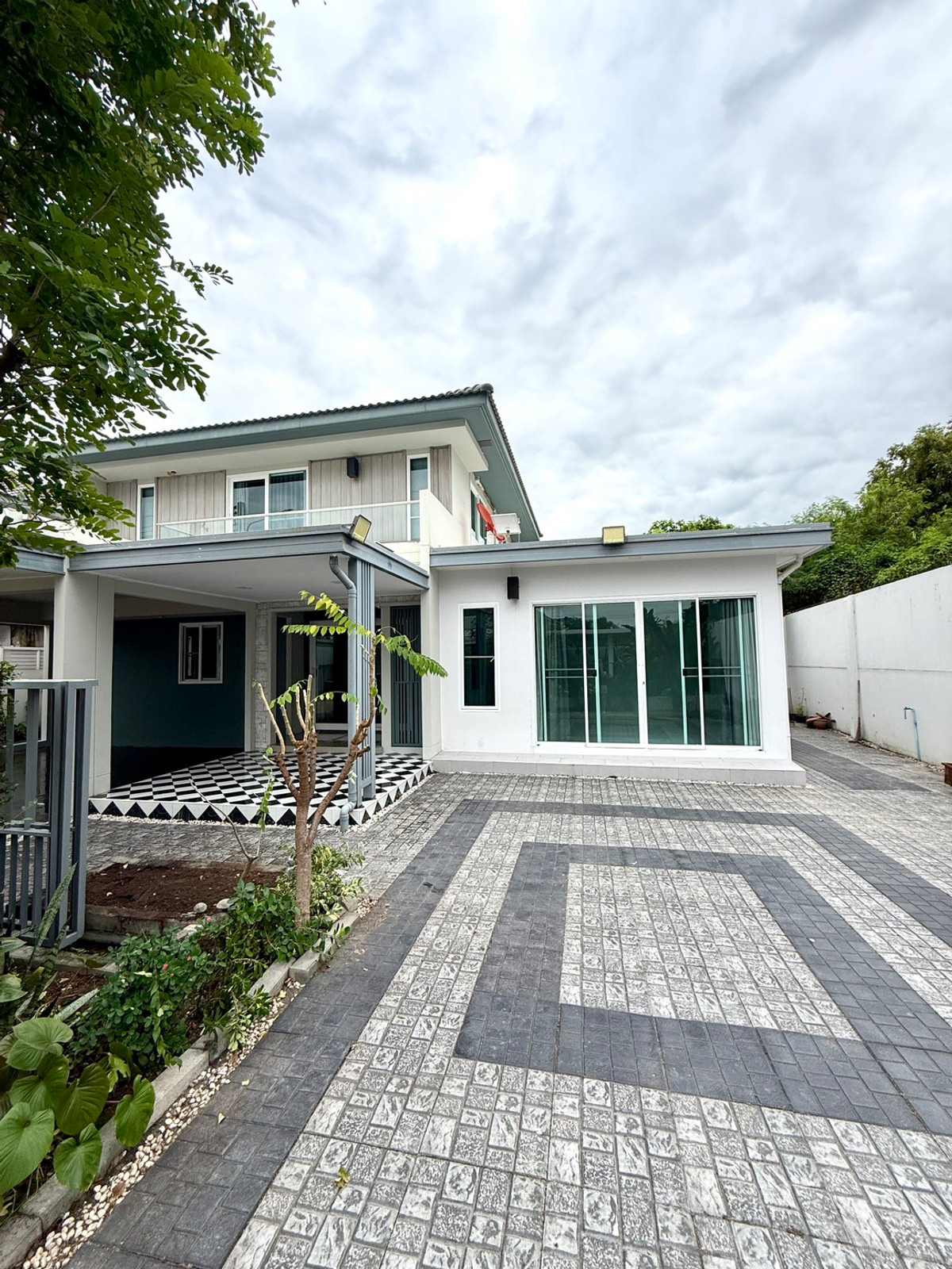 ขายบ้านมหาชัย สมุทรสาคร : บ้านเดี่ยว 2 ชั้น โครงการ มัณฑนา เพชรเกษม - สาย 4 (หลังมุม) ถนนพุทธสาคร ตำบล สวนหลวง อำเภอกระทุ่มแบน สมุทรสาคร (ราคา 7,500,000 บาท )