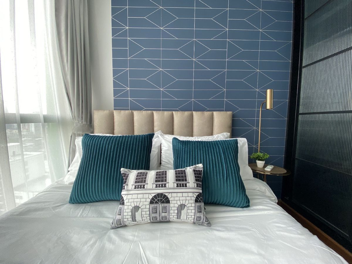 ให้เช่าคอนโดราชเทวี พญาไท : Wish Signature Midtown Siam 1【𝐑𝐄𝐍𝐓】🔥โทนน้ำเงินหรู…สงบแต่ทรงพลัง กลิ่นอายโมเดิร์นที่สะท้อนรสนิยมเหนือระดับ🔥  ติดต่อไลน์ไอดี: @hacondo