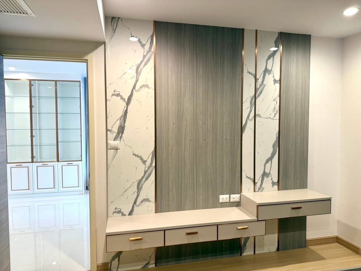 ST327 For Sale – Supalai Riva Grande Rama 3 This unit is in immaculate condition, beautifully built-in throughout, and fully furnished — ready to move in. Loading...