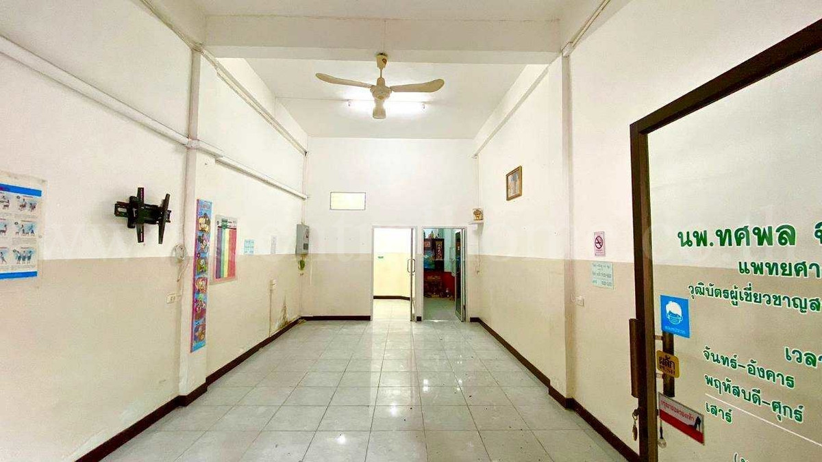 4-story commercial building, Soi Tiwanon 38, near the Pink Line MRT. Loading...