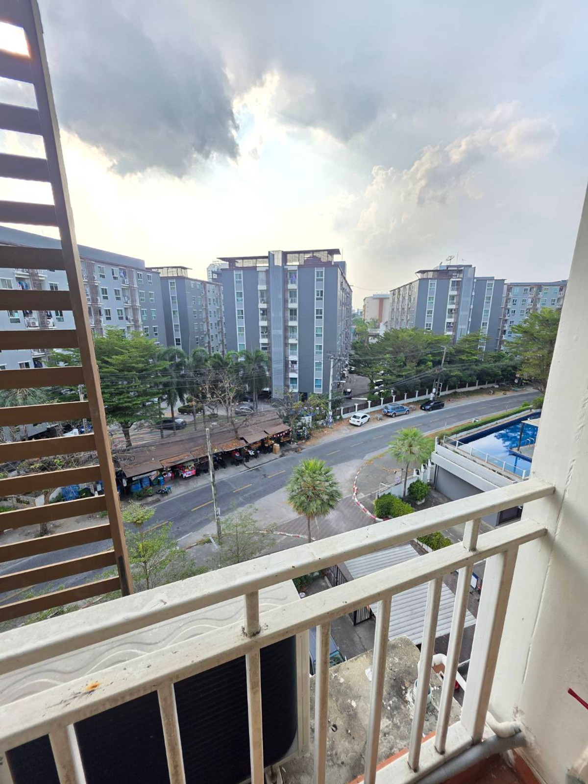 For SaleCondoBangna, Bearing, Lasalle :  Near BTS Bangna, near the expressway.