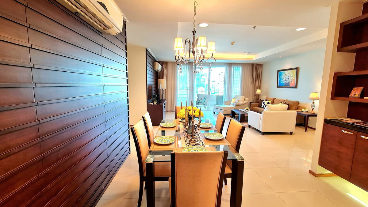 For rent, Piyathip Place, 3 bedrooms, 3 bathrooms, 291 sq m, 110,000 baht. Loading...