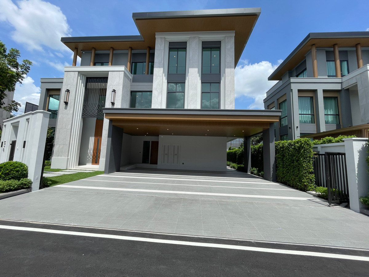 For SaleHousePattanakan, Srinakarin : Urgent sale! CINQUIEME Krungthep Kreetha Maison Privée, 3-storey luxury house, 655 sq m., close to Brighton College, only 800 m., highest level of privacy. With a private pool and elevator.