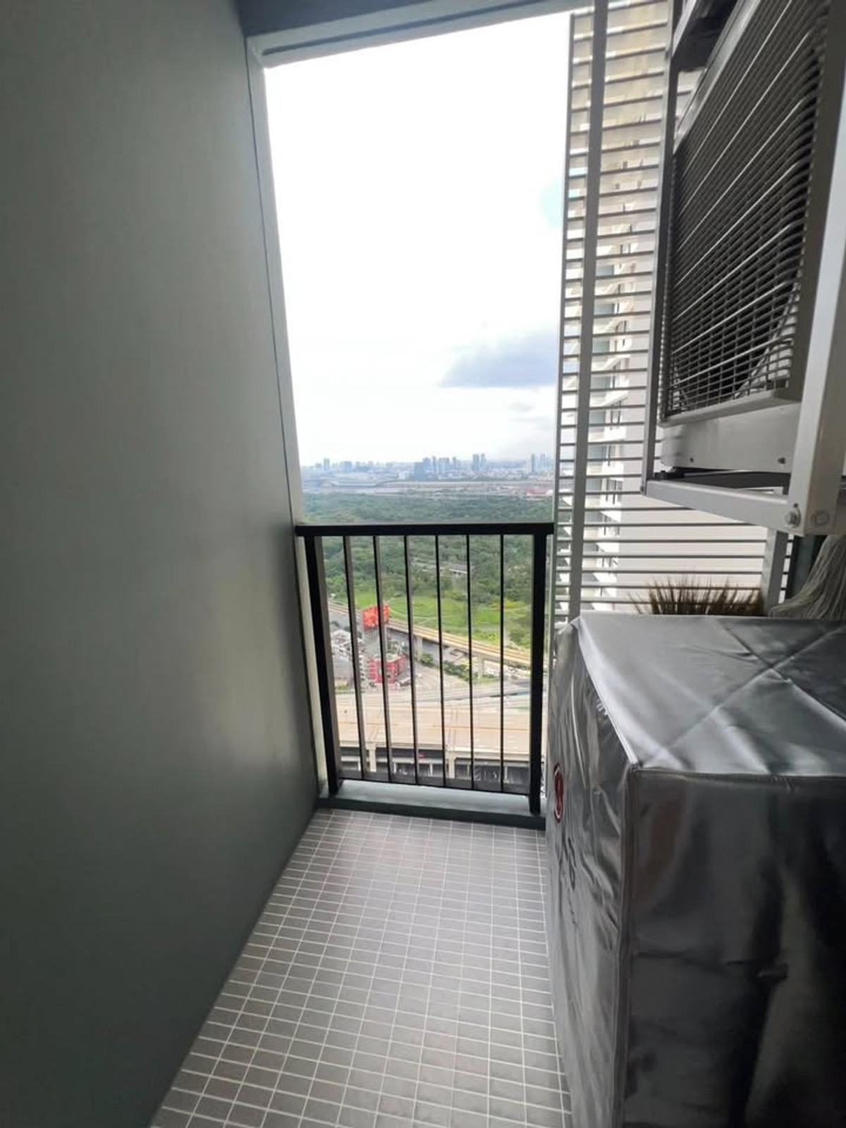 ให้เช่าคอนโดลาดพร้าว เซ็นทรัลลาดพร้าว : เช่าคอนโด The Saint Residences/เดอะ เซนต์ เรสซิเดนซ์ (G6810041)