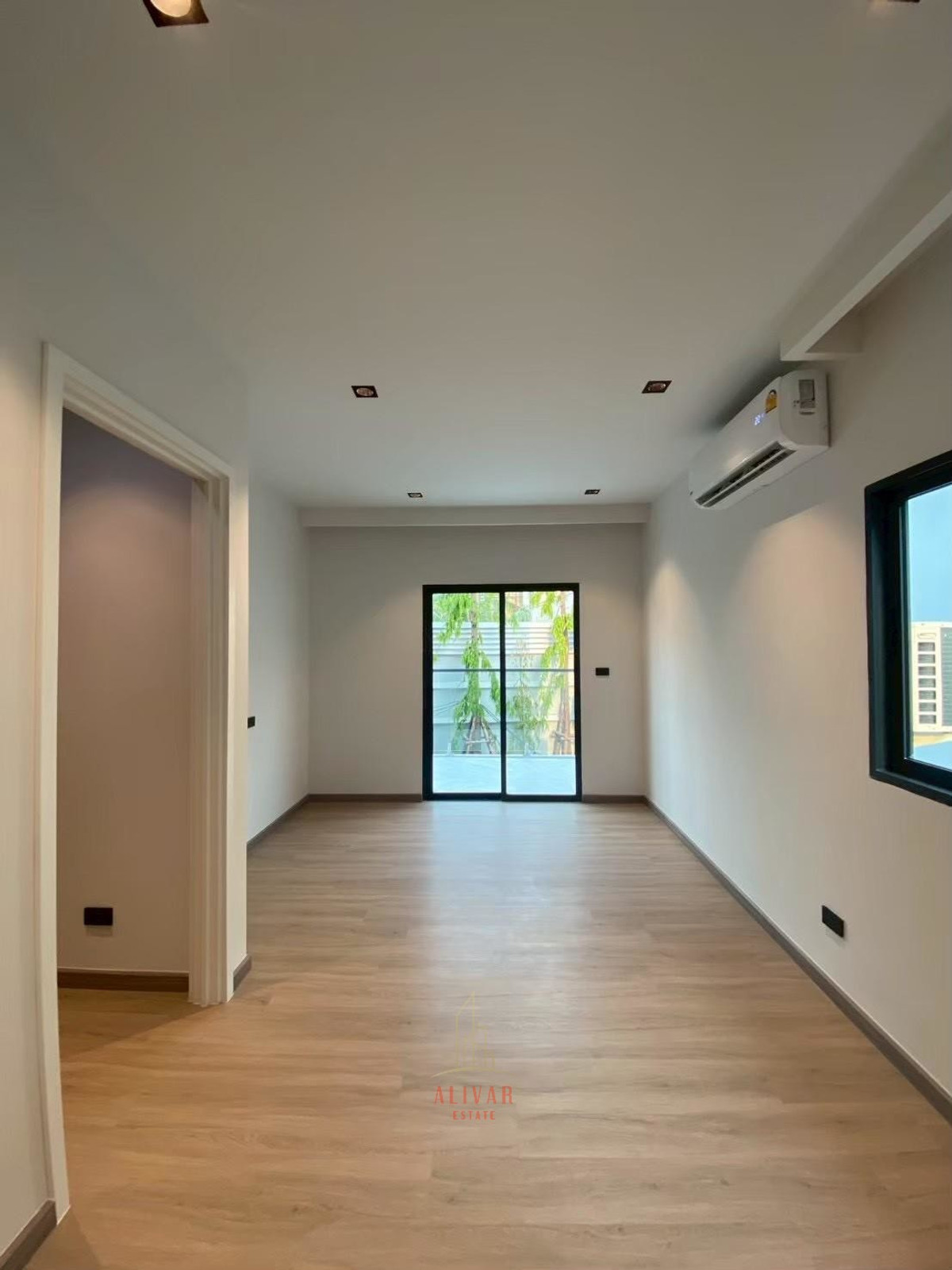 บ้านพระราม 9 เพชรบุรีตัดใหม่ RCA : RH101425 ขาย/ให้เช่า ทาวน์โฮม 4ชั้น พร้อมลิฟต์ at 89 Residence Ratchada-Rama 9 ใกล้ MRT ศูนย์วัฒธรรม