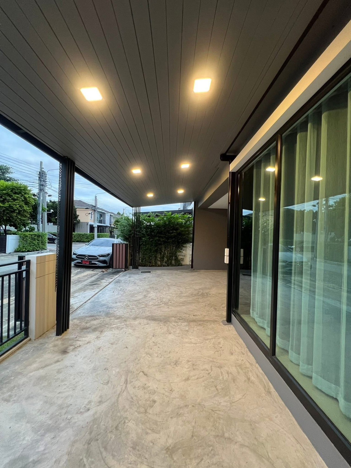 🏡 ให้เช่าบ้านเดี่ยว 2 ชั้น หมู่บ้านอารียา โคโม่ (วงแหวน–รามอินทรา)มี 4 ห้องนอน 2 ห้องน้ำ 1 ห้องแม่บ้าน บ้านพร้อมอยู่ สภาพดีมาก มี สระว่ายน้ำ ฟิตเนส และ 7-Eleven หน้าหมู่บ้าน 🔥เพียง 20,000 บาท/เดือน Loading...
