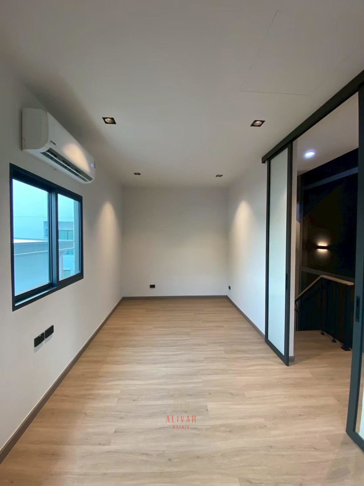 บ้านพระราม 9 เพชรบุรีตัดใหม่ RCA : RH101425 ขาย/ให้เช่า ทาวน์โฮม 4ชั้น พร้อมลิฟต์ at 89 Residence Ratchada-Rama 9 ใกล้ MRT ศูนย์วัฒธรรม