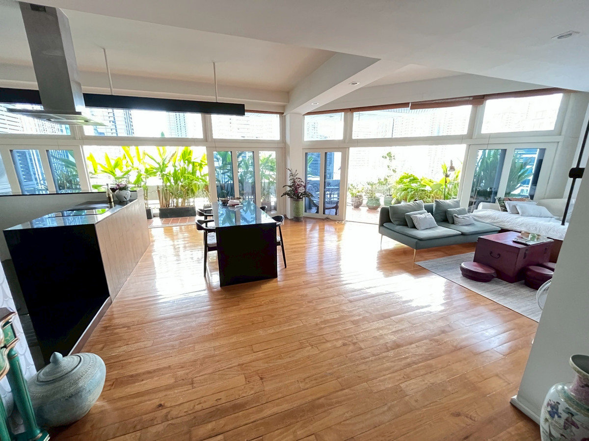 ขายคอนโดสุขุมวิท อโศก ทองหล่อ : Sukhumvit House Duplex unit for Sale