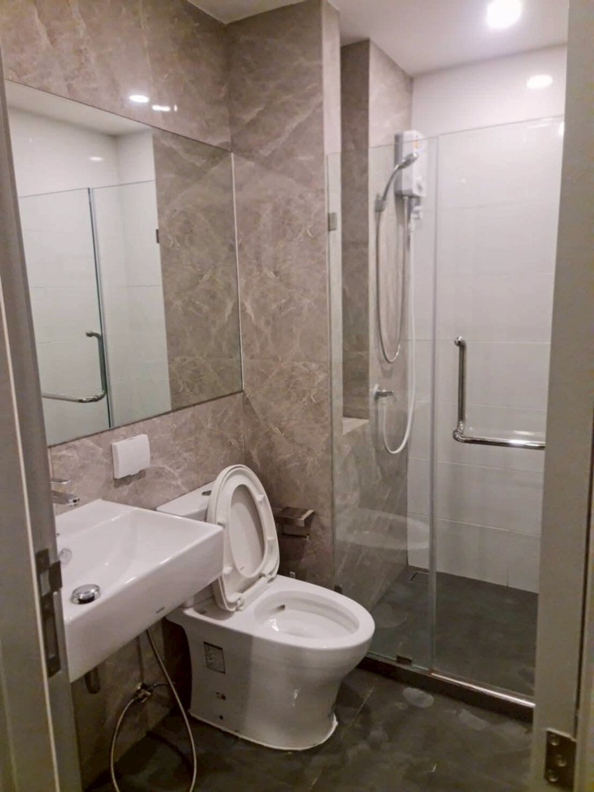 For RentCondoLadprao101, Happy Land, The Mall Bang Kapi : ✅ OLK126 ✅ Line : @p2nproperty