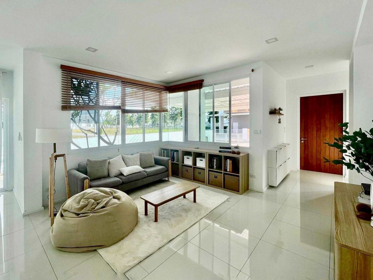 บ้านสวยในโครงการ ให้เช่าเดือนละ 30,000 บาท ใกล้ตลาดเจริญเจริญเพียง 10 นาที No.13H667 Loading...