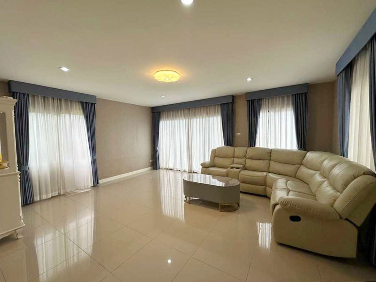 บ้านในโครงการ ให้เช่าเดือนละ 40,000 บาท ใกล้ 89 พลาซ่าเพียง 10 นาที No.15H786 Loading...