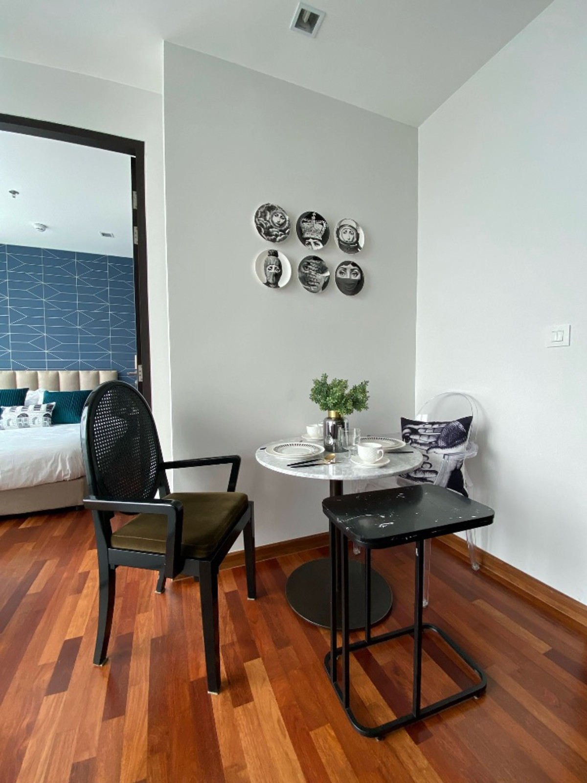 ให้เช่าคอนโดราชเทวี พญาไท : Wish Signature Midtown Siam 1【𝐑𝐄𝐍𝐓】🔥โทนน้ำเงินหรู…สงบแต่ทรงพลัง กลิ่นอายโมเดิร์นที่สะท้อนรสนิยมเหนือระดับ🔥  ติดต่อไลน์ไอดี: @hacondo