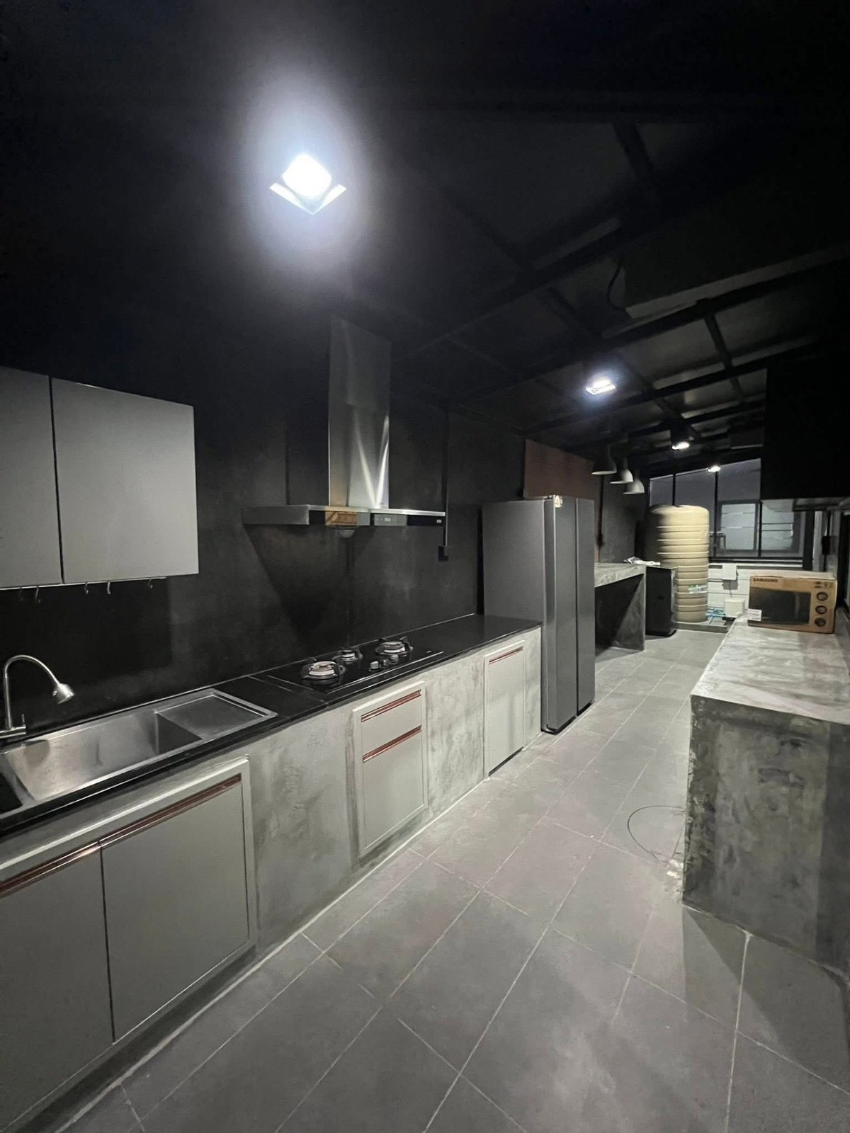 🏡 ให้เช่าบ้านเดี่ยว 2 ชั้น หมู่บ้านอารียา โคโม่ (วงแหวน–รามอินทรา)มี 4 ห้องนอน 2 ห้องน้ำ 1 ห้องแม่บ้าน บ้านพร้อมอยู่ สภาพดีมาก มี สระว่ายน้ำ ฟิตเนส และ 7-Eleven หน้าหมู่บ้าน 🔥เพียง 20,000 บาท/เดือน Loading...