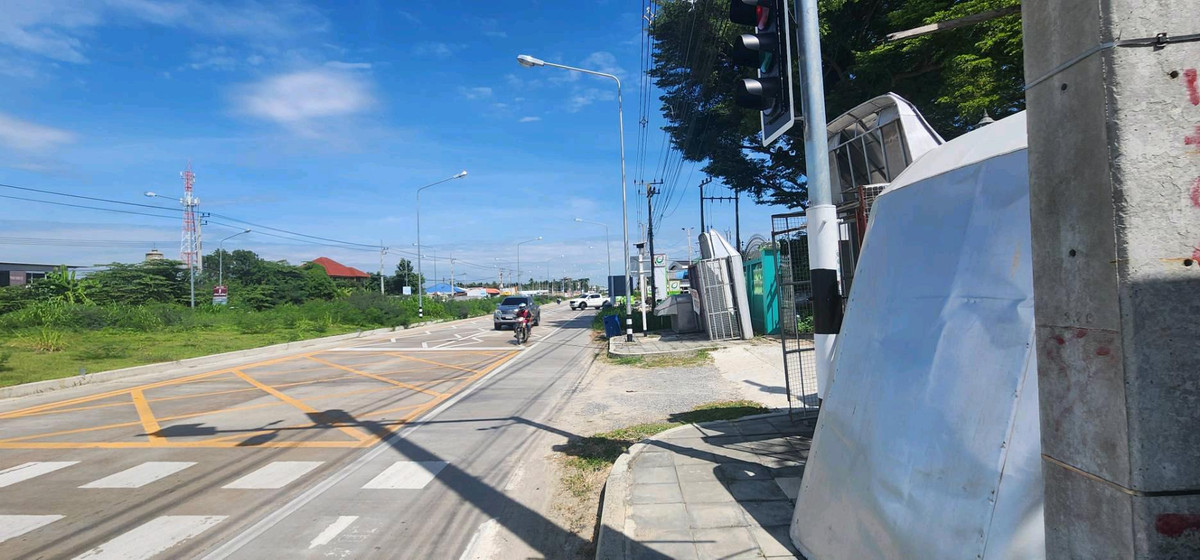 ขายที่ดินพร้อมโรงงาน หน้าที่กว้างติดถนนใหญ่ 62 เมตร อยู่ พุทธมณฑลสาย 7 🔥 Loading...