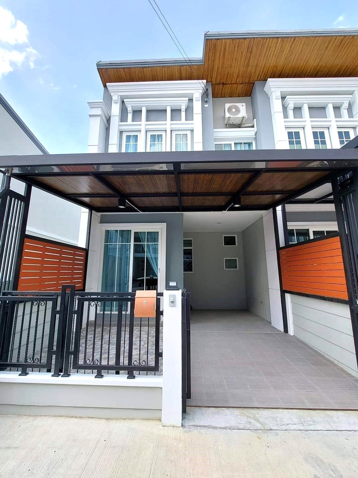 ให้เช่าทาวน์โฮมปิ่นเกล้า จรัญสนิทวงศ์ : ให้เช่า ทาวน์โฮม 2 ชั้น หลังริม โครงการ โกลเด้น ทาวน์ ศิริราช-ราชพฤกษ์