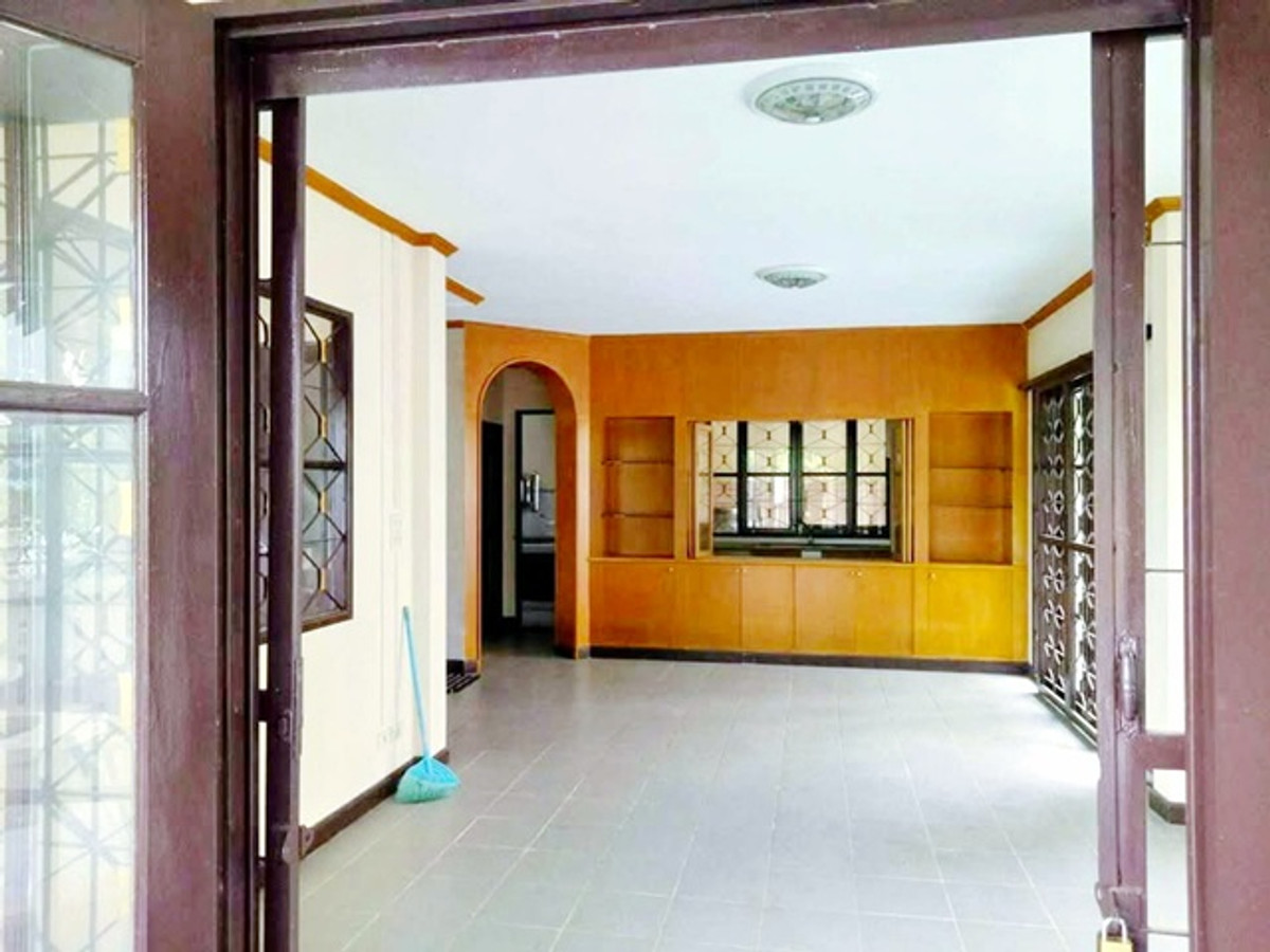 bankluai-Sai Noi MRT Khlong Bang Phai 2 km. 2-story corner townhouse for sale/rent 35sq.wa. 265 sq. Loading...