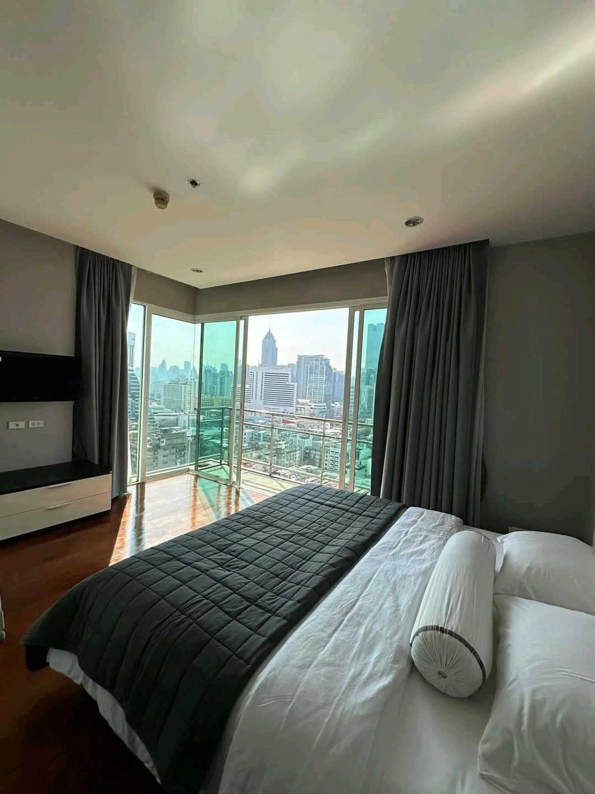 For sale and rent: Condo The Prime 11 Sukhumvit, 21st floor, corner room. Loading...