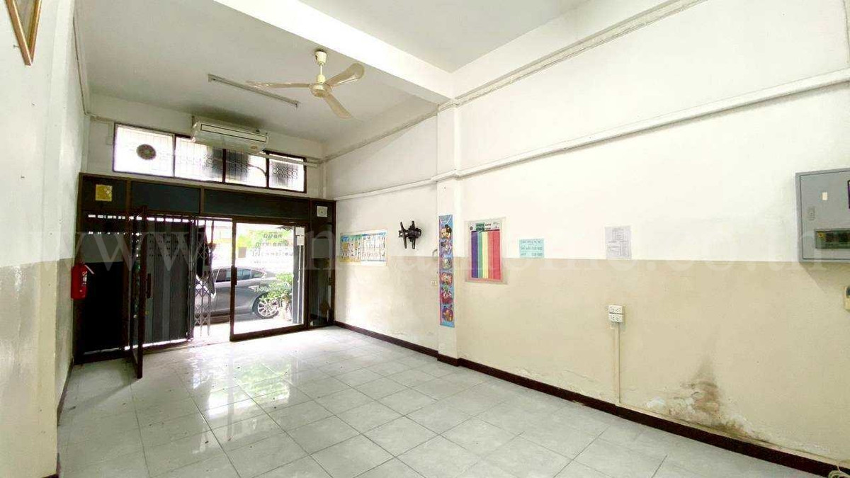 4-story commercial building, Soi Tiwanon 38, near the Pink Line MRT. Loading...