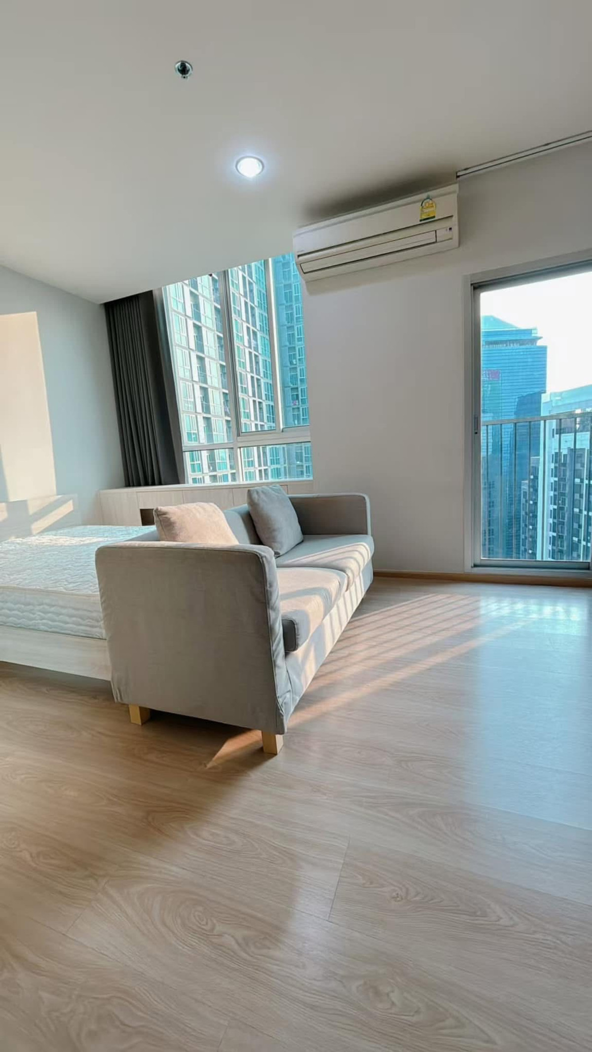 For RentCondoRatchadapisek, Huaikwang, Suttisan : For rent RR1315 Noble Revolve, beautiful room, fully furnished, near MRT Cultural Center.
