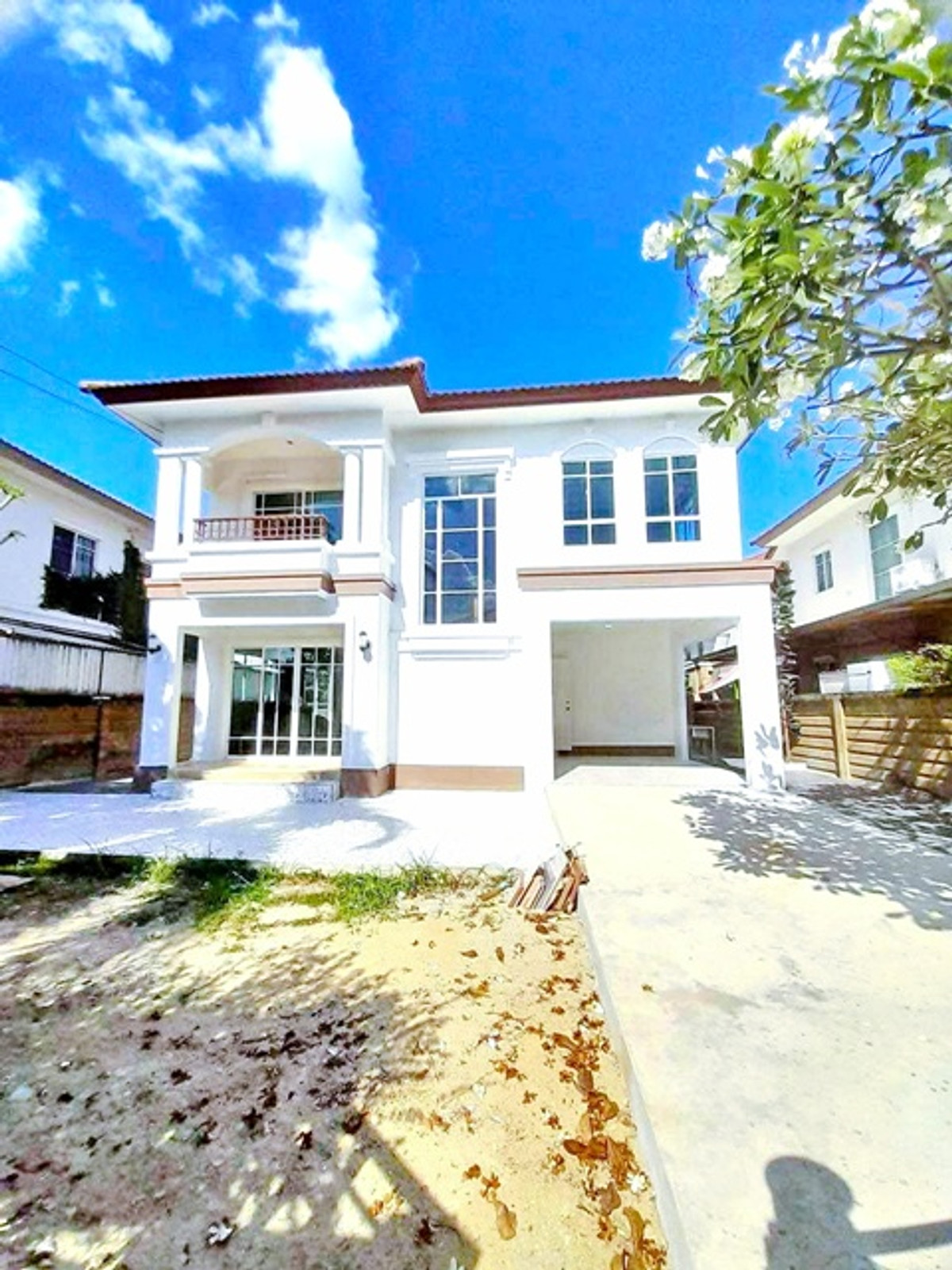 For RentHouseOnnut, Udomsuk : Chaloem Phrakiat Rama 9 Soi 87 Mansion Charter International School 2.2 km. 2-storey ARL Ban Thap C