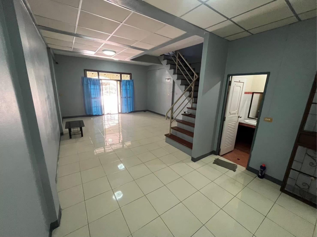#For  rent, 2-story townhouse, Nimitmai 13, near Minburi Post Office, only 2 km. 🔥Only 9,000 baht/month ‼️ 2-story house, size 22 sq m., has 3 bedrooms | 3 bathrooms (with water heater) Loading...