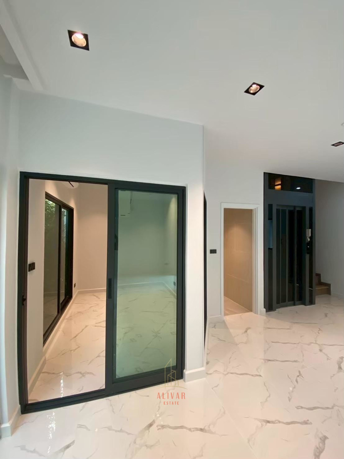 บ้านพระราม 9 เพชรบุรีตัดใหม่ RCA : RH101425 ขาย/ให้เช่า ทาวน์โฮม 4ชั้น พร้อมลิฟต์ at 89 Residence Ratchada-Rama 9 ใกล้ MRT ศูนย์วัฒธรรม