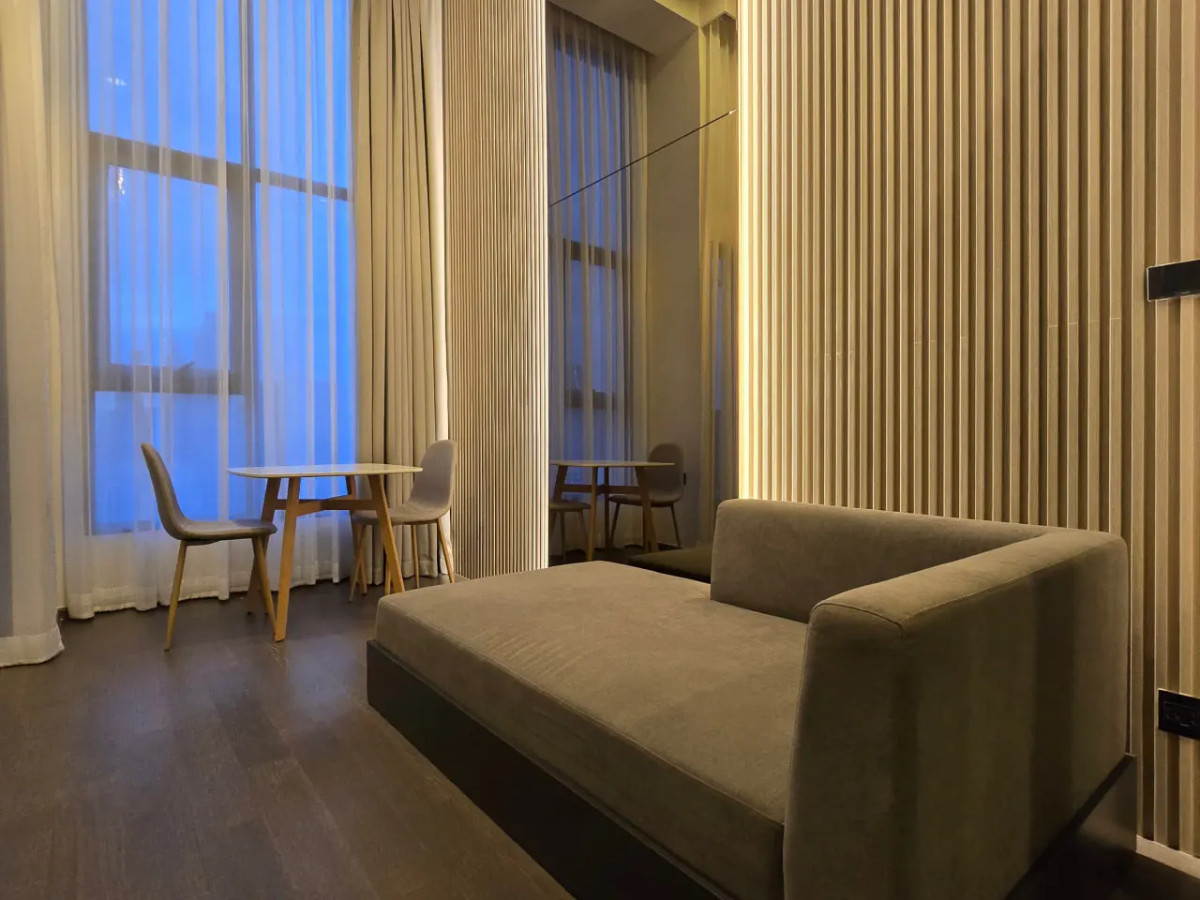 For RentCondoSiam Paragon ,Chulalongkorn,Samyan : Park Origin Chula Samyan【𝐑𝐄𝐍𝐓】🔥Warm and sophisticated… A room in soothing earth tones, adding a touch of luxury to every corner.🔥  Contact Line ID: @hacondo