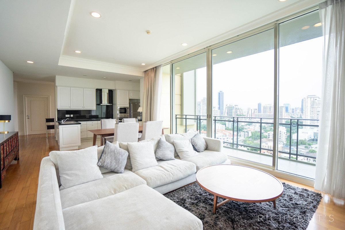 ขายคอนโดสุขุมวิท อโศก ทองหล่อ : Condo 2 Bedrooms for Sale Near BTS Prom Pong at Royce Private Residences 
