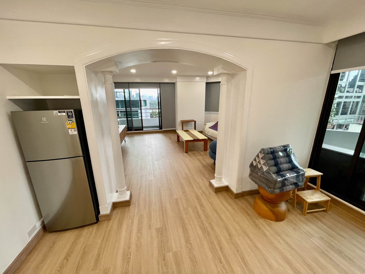Lake Avenue Sukhumvit 16 | 1-Bedroom Residence for Sale Loading...