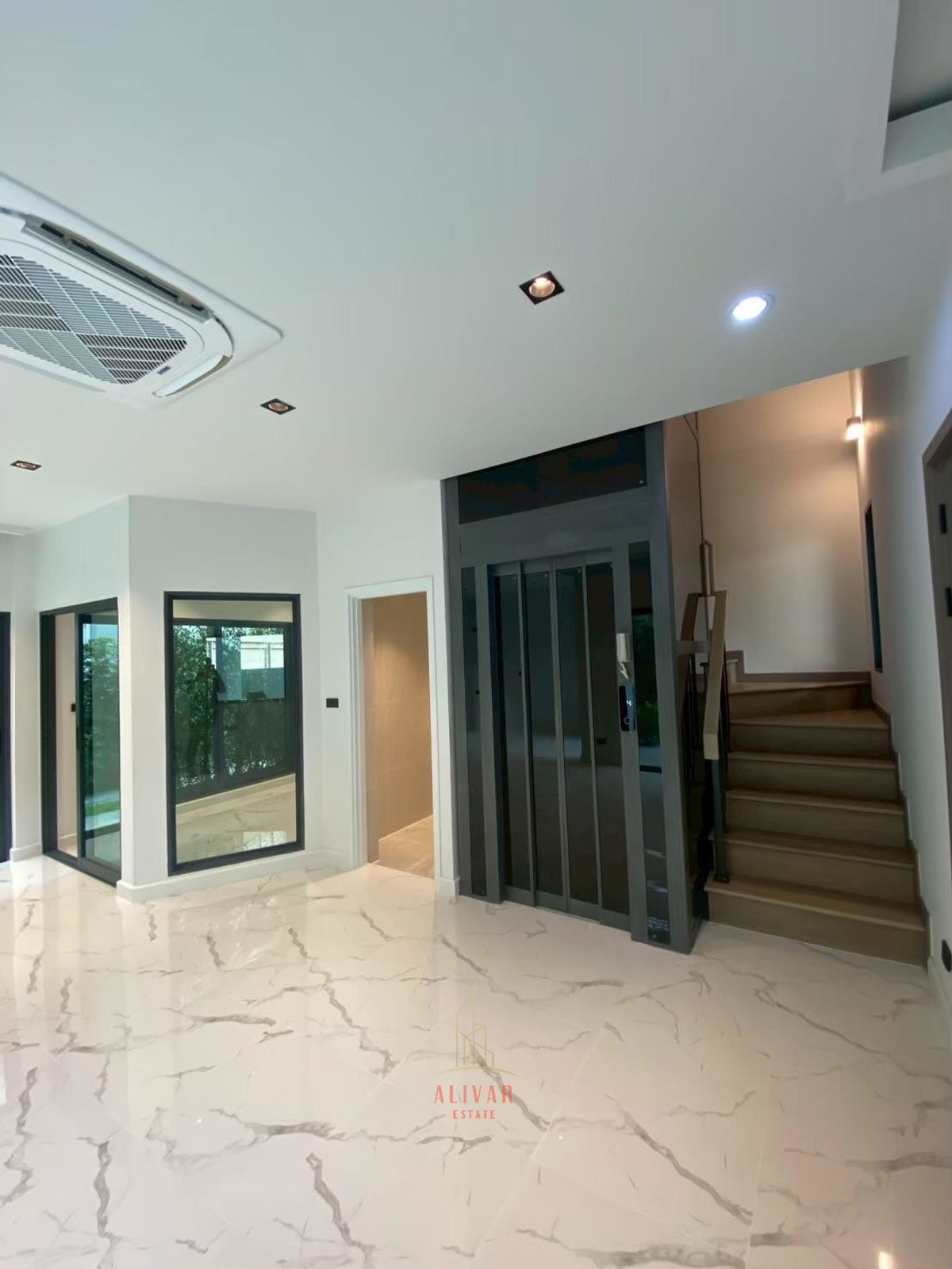 บ้านพระราม 9 เพชรบุรีตัดใหม่ RCA : RH101425 ขาย/ให้เช่า ทาวน์โฮม 4ชั้น พร้อมลิฟต์ at 89 Residence Ratchada-Rama 9 ใกล้ MRT ศูนย์วัฒธรรม