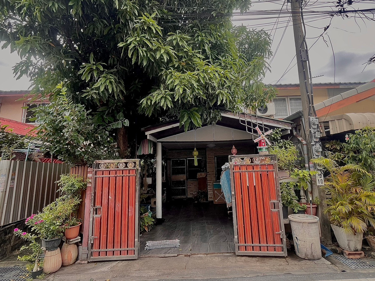 ขายทาวน์โฮมนนทบุรี บางใหญ่ บางบัวทอง : ทำเลดี ราคาจับต้องได้!!! ขายทาวน์โฮม โครงการหมู่บ้านรัตนาธิเบศร์ (Rattanathibet Village) บ้าน 2 ชั้น 2ห้องนอน ราคาล้านต้นๆ เหมาะรีโนเวทมาก!