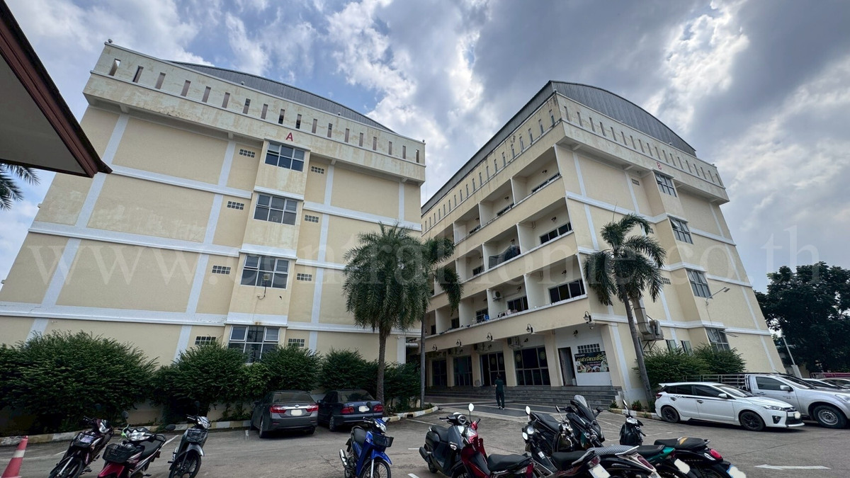 Apartment Suthana Place Samut Sakhon near Central Mahachai Loading...