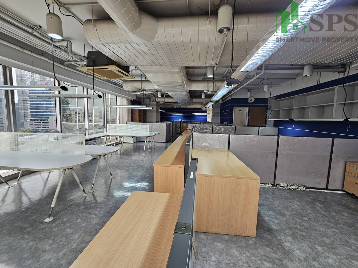 Office space for rent on Sukhumvit 26 ให้เช่าพื้นที่สำนักงานบนถนนสุขุมวิท 26  (SPSAD3373) Loading...