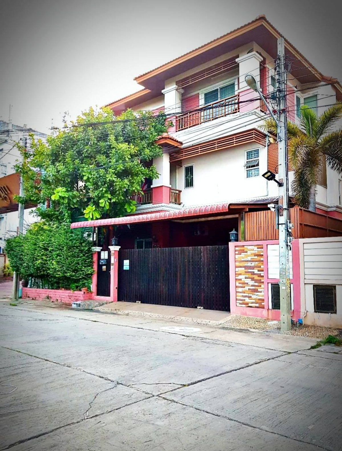 ให้เช่าบ้านพุทธมณฑล ศาลายา : ให้เช่า บ้านเดี่ยว 3 ชั้น พุทธมณฑลสาย 3