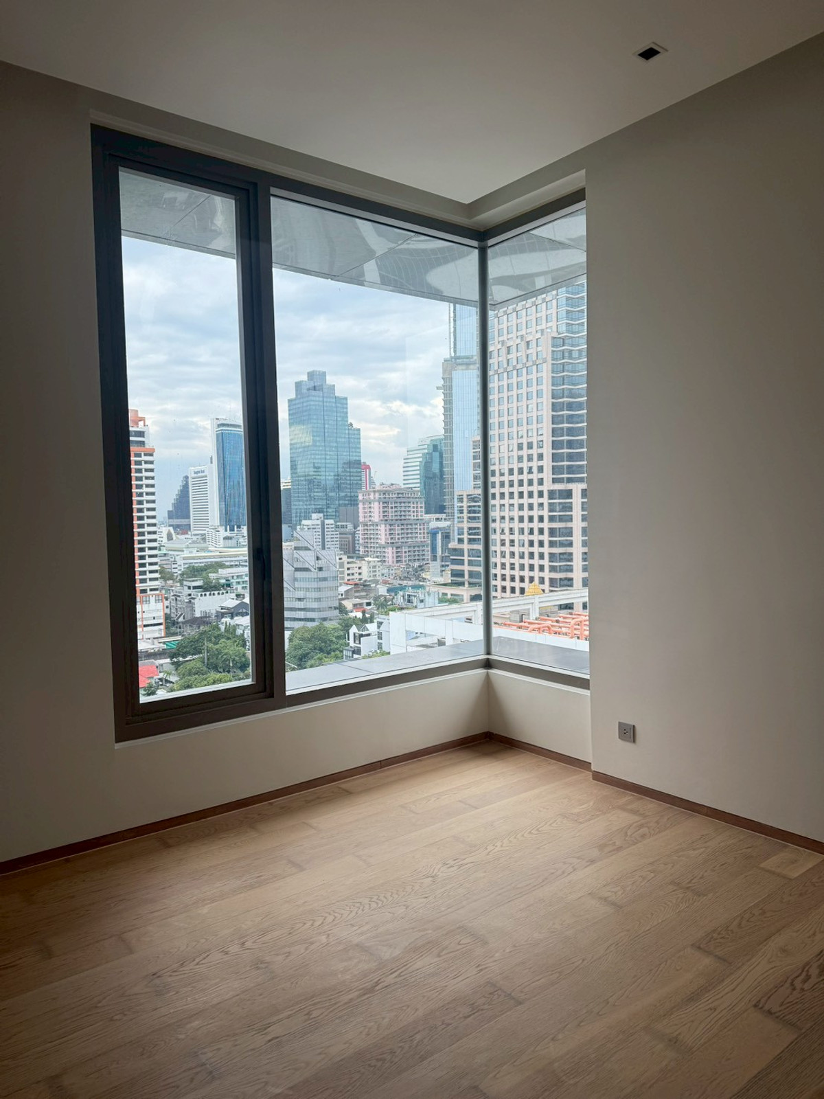 For SaleCondoSilom, Saladaeng, Bangrak : ★Great value price, beautiful room for 20 million baht, in the heart of Bangkok, very convenient, close to Saladaeng and MRT Silom @ Saladaeng One
