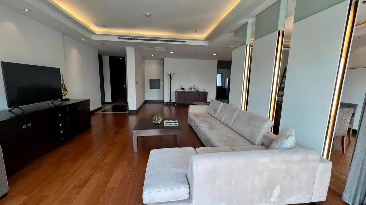 Royal Residence Park✨ 4 bedrooms 5 bathrooms 275 sqm🔥 rent only 170,000‼️ Loading...