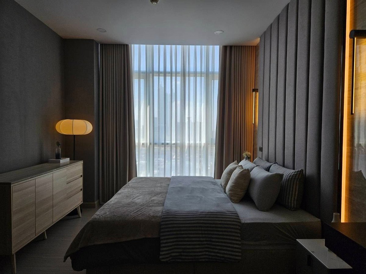 For RentCondoSiam Paragon ,Chulalongkorn,Samyan : Luxury condo for rent in the heart of Sam Yan - walking distance to Chula Supalai Premier Si Phraya - Sam Yan, near MRT Sam Yan, extra large room 42 sq m, 17th floor, ICONSIAM view, ready to move in 16 Nov. 2025.