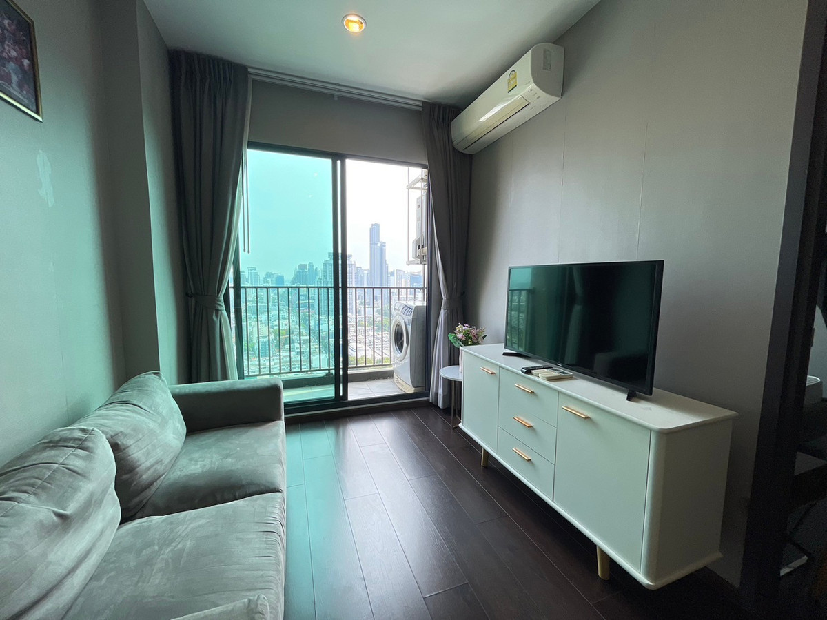 For rent C Ekkamai Condo 1 bed 35 sq.m., high floor, unblocked view. Loading...