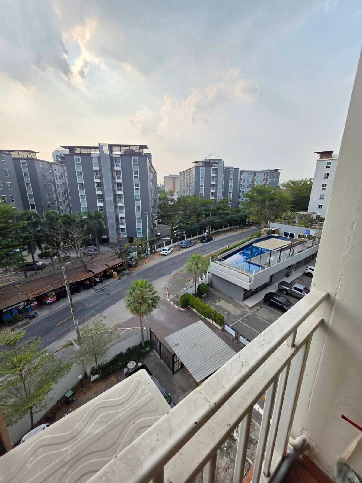 For SaleCondoBangna, Bearing, Lasalle :  Near BTS Bangna, near the expressway.