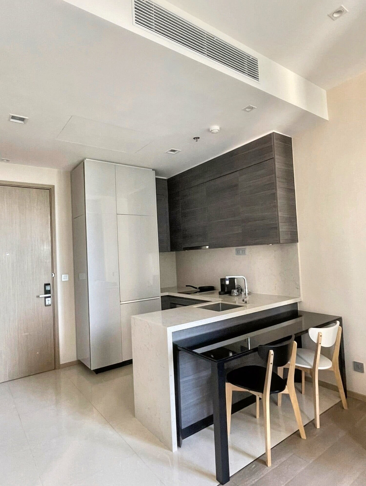 Luxury at The Esse Asoke 1-Bed, 44 sqm, Foreign Quota – only ฿8.2m (~฿186k/sqm) – unprecedented value in a top-tier address Loading...
